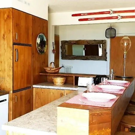 Sunny 2 Bedroom W Large Terrace, Stunning Views & Pool アパート *