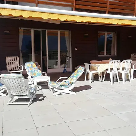 Sunny 2 Bedroom W Large Terrace, Stunning Views & Pool アパート クラン