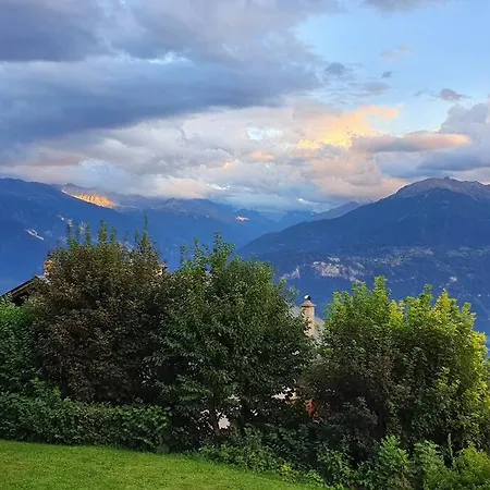 Sunny 2 Bedroom W Large Terrace, Stunning Views & Pool クラン