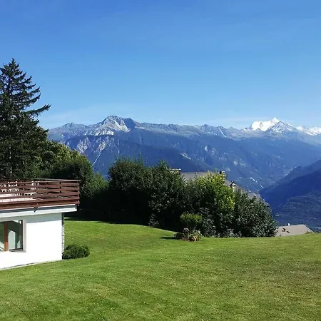 Sunny 2 Bedroom W Large Terrace, Stunning Views & Pool 公寓 *